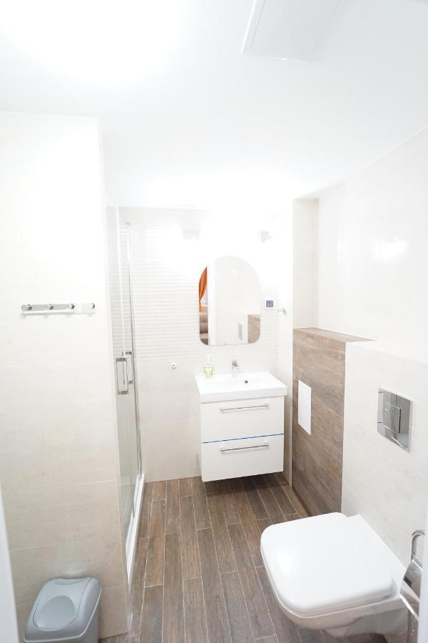 Apartamenty Everysky - Jeleniogorska 1A ชกลาร์สกา ปอเรมบา ภายนอก รูปภาพ