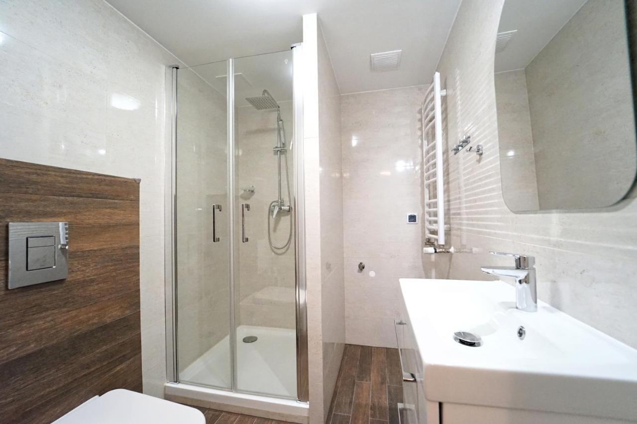 Apartamenty Everysky - Jeleniogorska 1A ชกลาร์สกา ปอเรมบา ภายนอก รูปภาพ